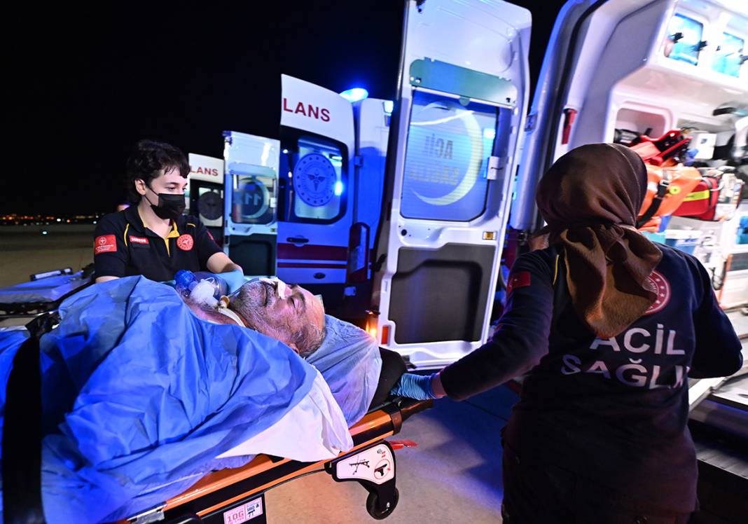 Hacda sağlık sorunları yaşayan 13 kişi Türkiye'ye getirildi 19